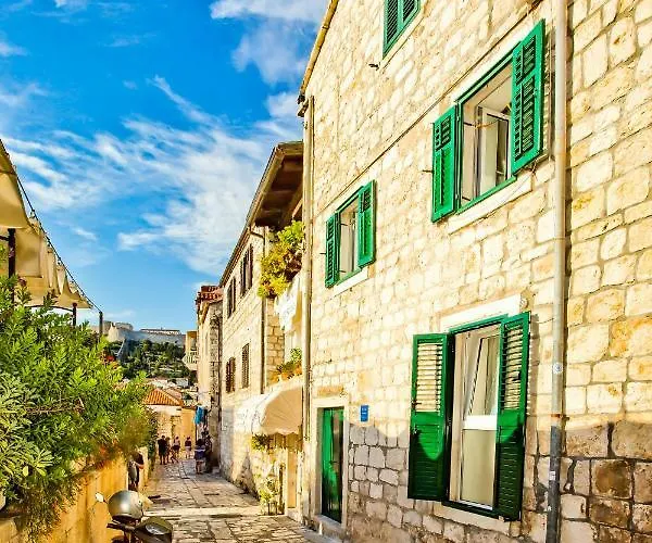 Daire Petric, Old Town Hvar *